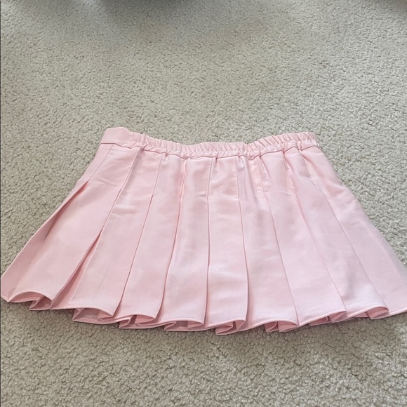 Dresses & Skirts - Pink Pleated Women's Mini Skirt with shorts M